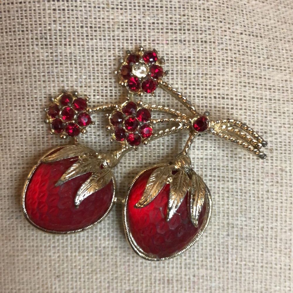 Rare Vintage Sarah Coventry Strawberry Brooch